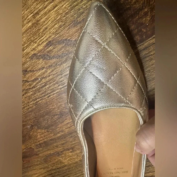 Bruno Magli Flats Ballet Quilted Metallic Leather
Fashion Bianca Sz 37.5/US7 - Picture 10 of 12